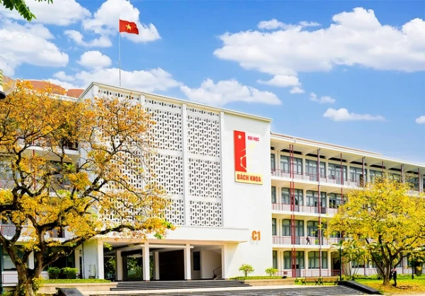 TRIỂN KHAI QUYẾT ĐỊNH CỦA GIÁM ĐỐC ĐẠI HỌC VÀ MỘT SỐ CÔNG TÁC ĐẦU NĂM HỌC