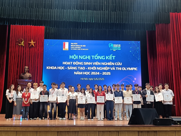 TỔNG KẾT HOẠT ĐỘNG SINH VIÊN NGHIÊN CỨU KHOA HỌC NĂM HỌC 2024 - 2025 (PHÂN BAN LÝ LUẬN CHÍNH TRỊ)