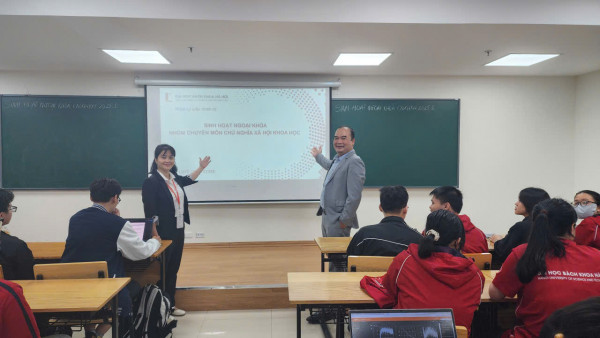 HOẠT NGOẠI KHÓA NHÓM CHUYÊN MÔN CNXH KHOA HỌC KỲ 2025.1